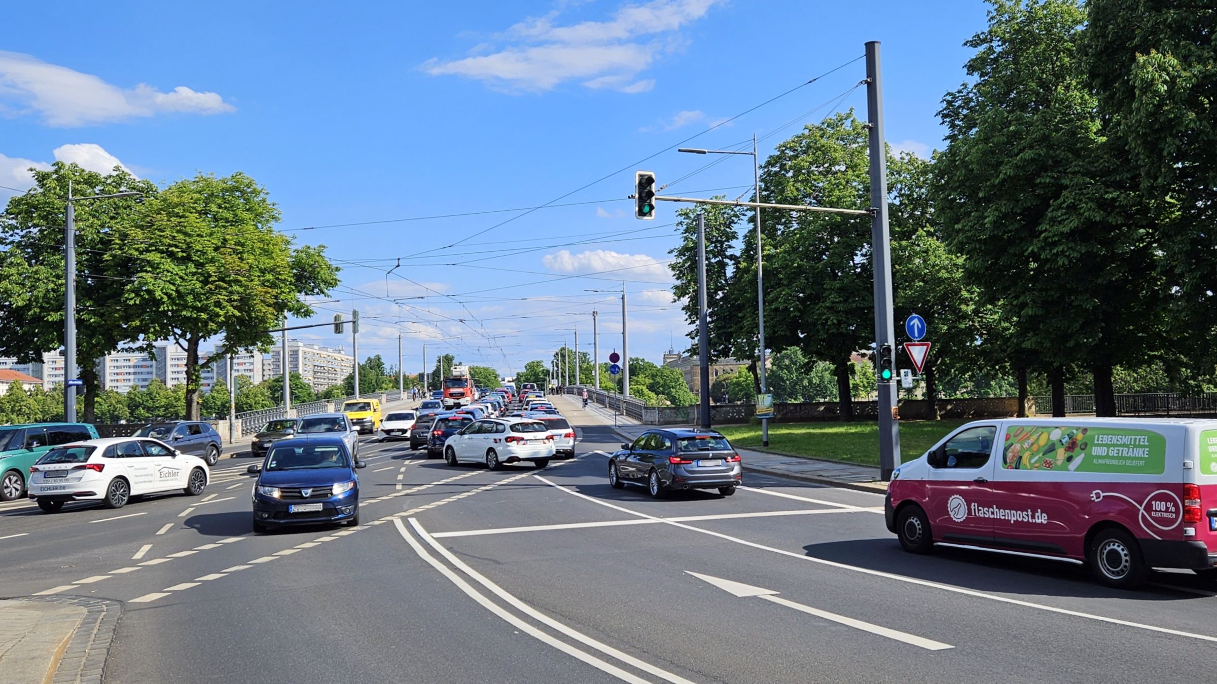 Die Brücke ist voll. Foto: Anton Launer