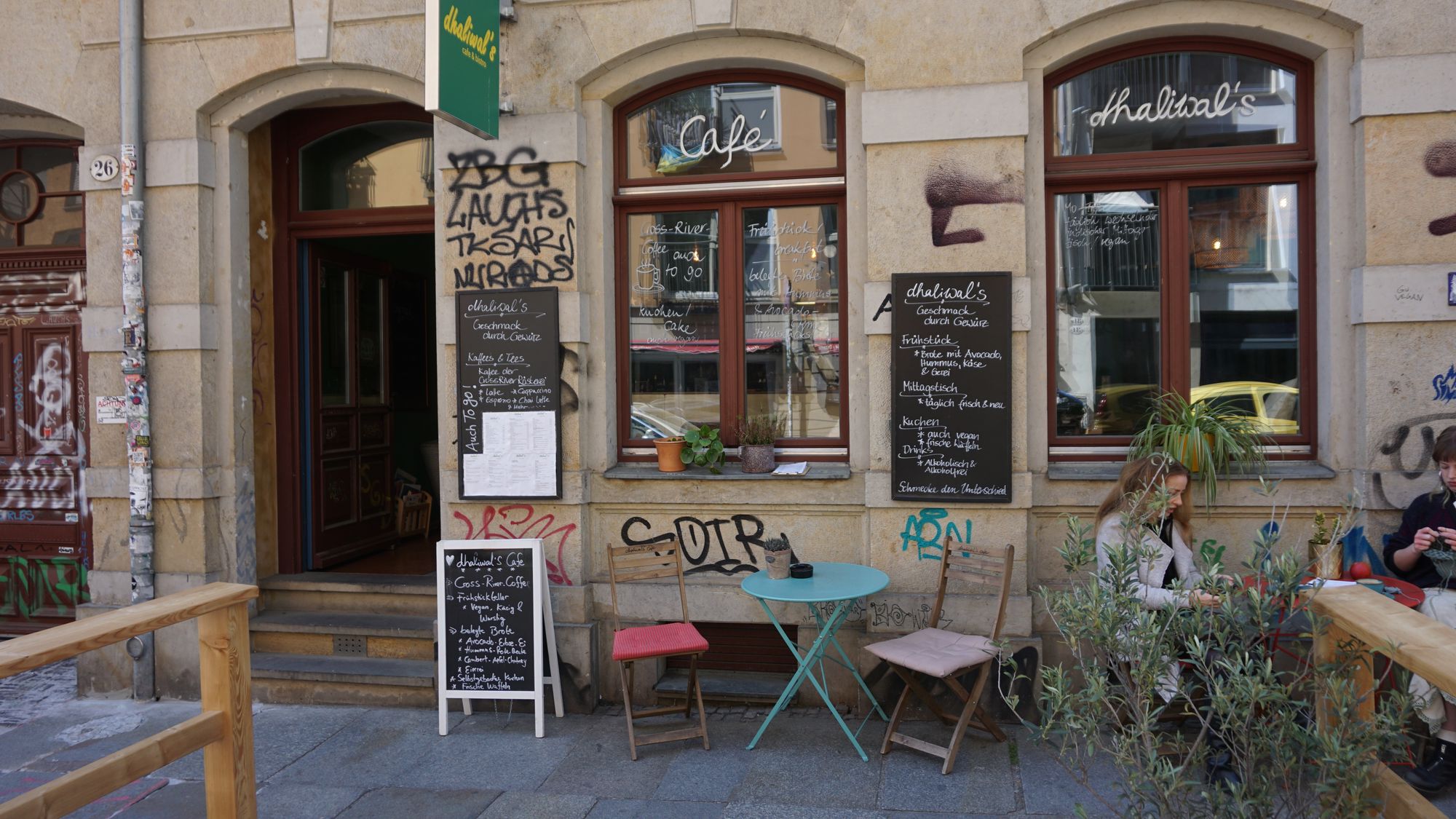 Seit 2023 einladender Bestandteil der Neustädter Kaffeekultur: Dhaliwals's Café