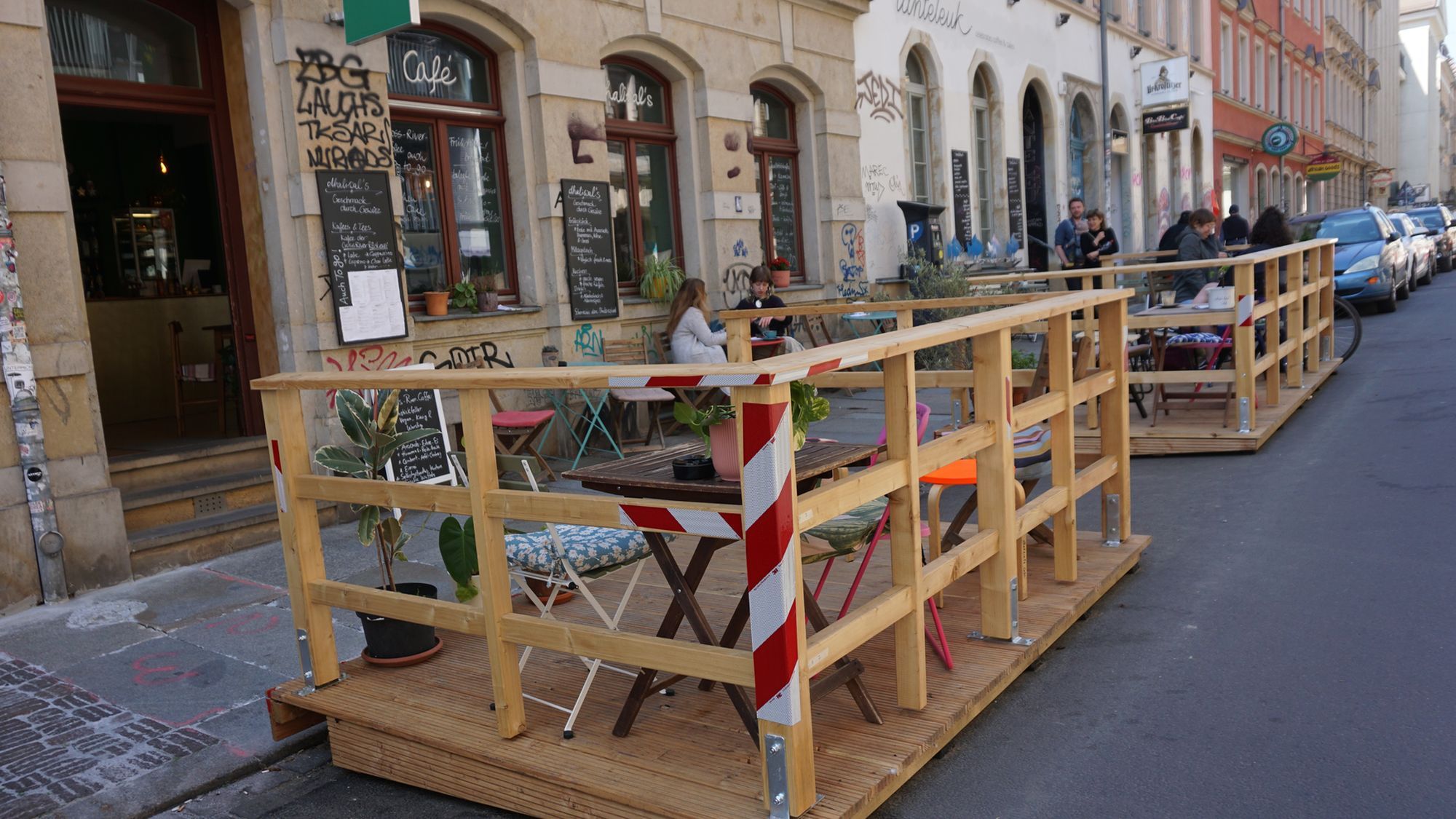 Seit diesem Frühling gibt's draußen noch mehr Sitzplätze.