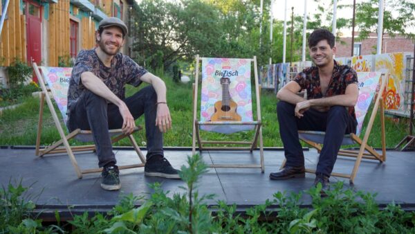 Fabian und Juliano in Vorfreude auf die fünfte Ausgabe ihres gemeinsamen Festivalprojekts. Foto: Elisabeth Renneberg