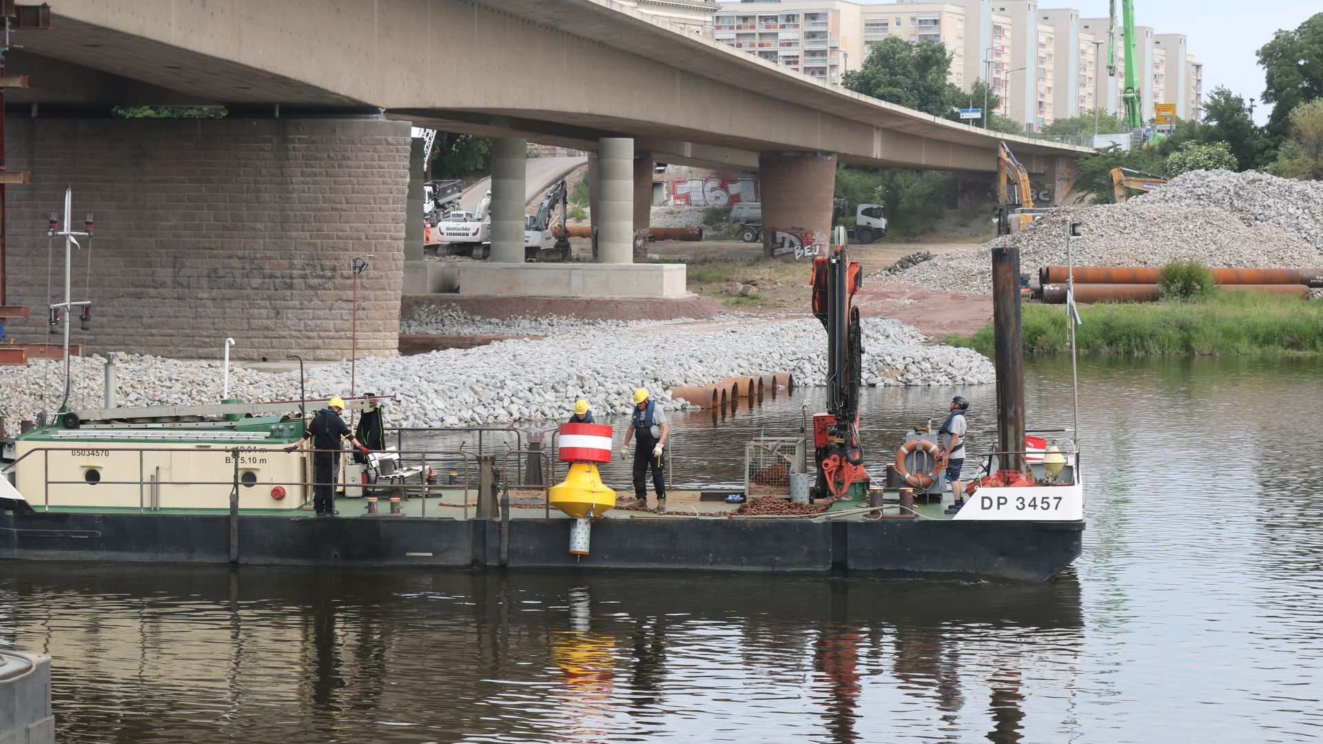 Am Mittwoch wurden die Gelben Tonnen ins Wasser gesetzt. Foto: Stadtverwaltung Dresden