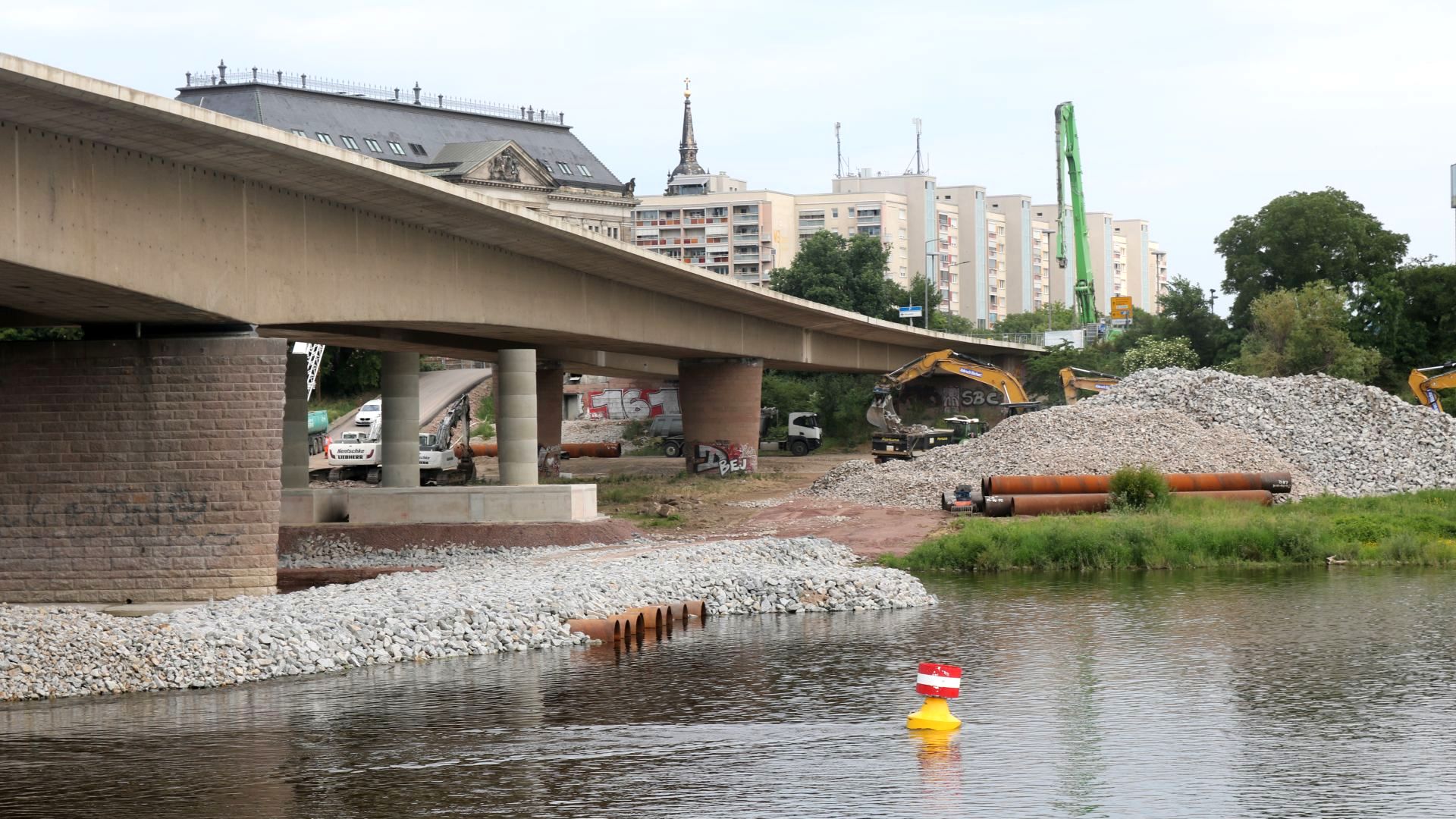 Die gelbe Tonne markiert das Durchfahr-Verbot. Foto: Stadtverwaltung Dresden