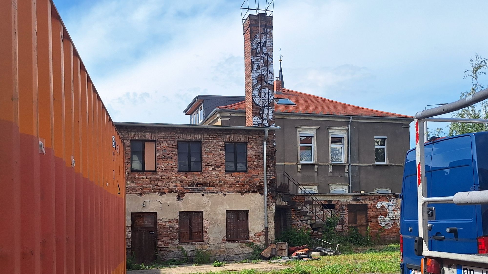 "Dort wo die Treppe ist war ein kleiner Laden. Ich bin ich noch als kleines Mädchen hingegangen und habe Sachen umsonst abgeholt, die meine Eltern später bezahlt haben", erinnert sich eine Anwohnerin.