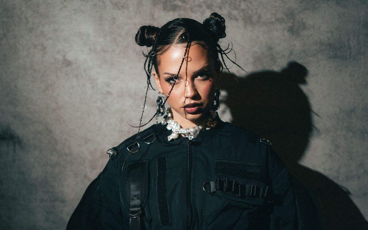 Nina Chuba spielt am 21. Juni am Elbufer - Foto: PR/Jakob Marwein