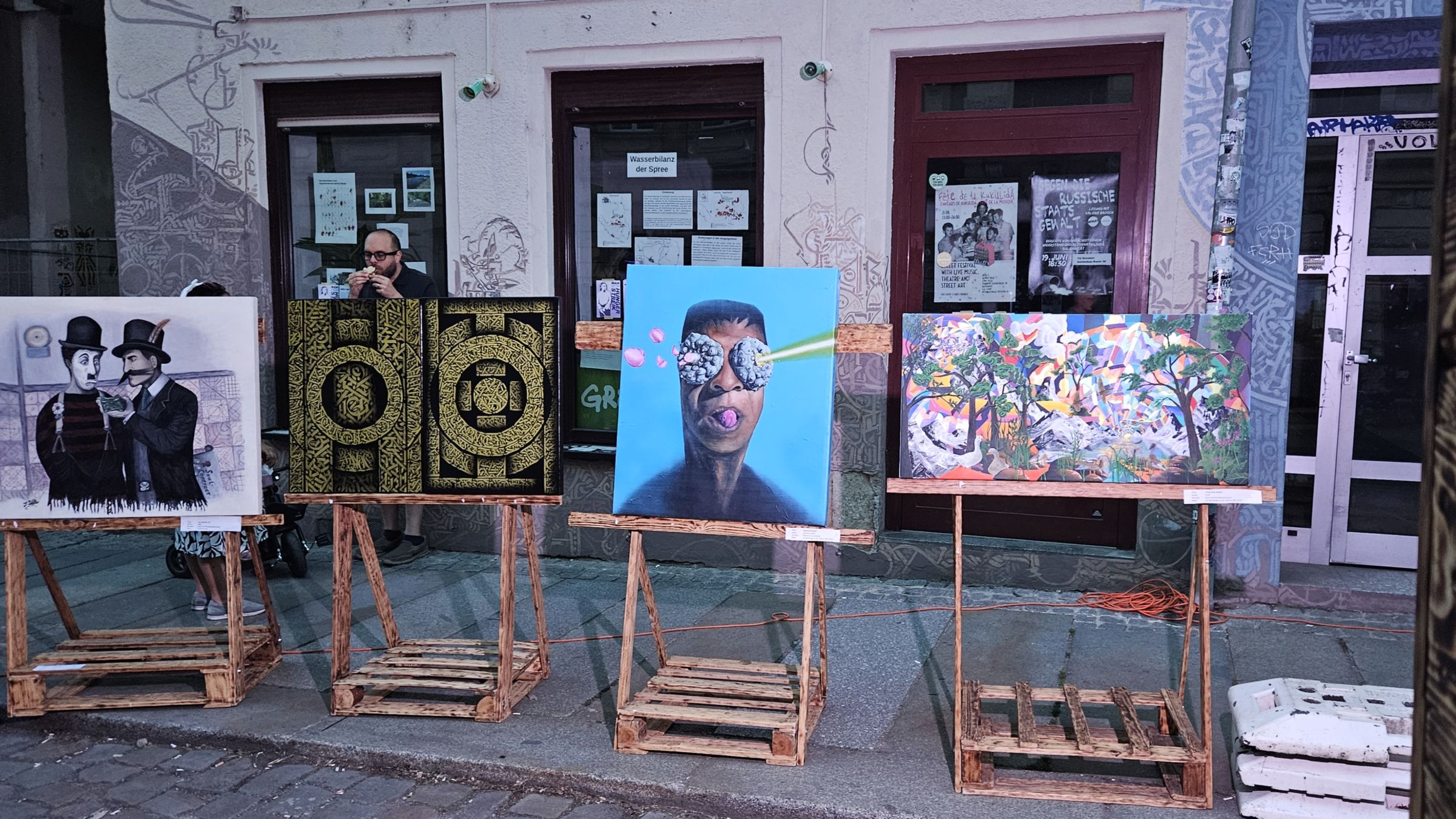 Kunstausstellung vorm Art-Icals - Foto: Anton Launer