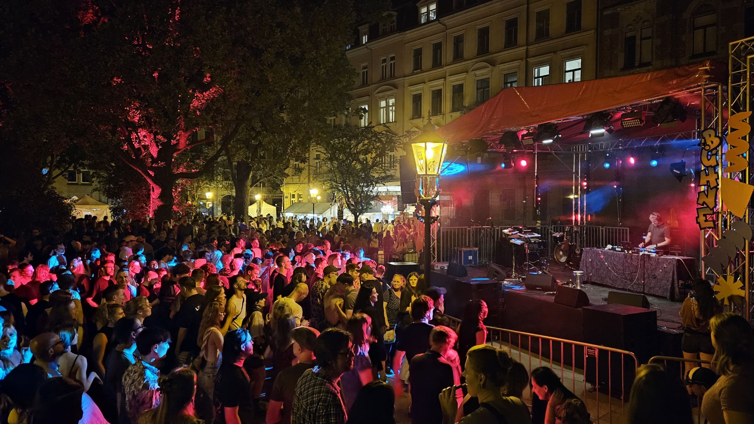 Thomas Wätzold heizte den Massen am Abend mit elektronischen Klängen ein. Foto: Anton Launer
