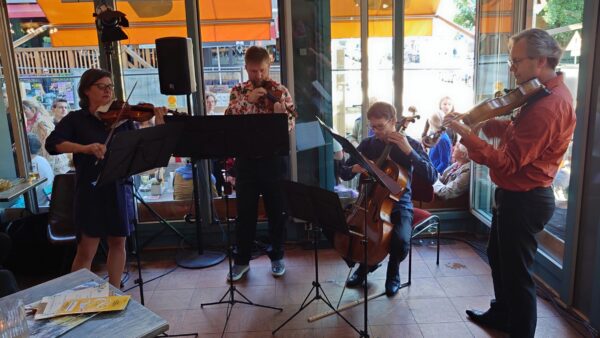 Streicherquartett im Café Eckstein - Foto: Archiv Anton Launer 2024