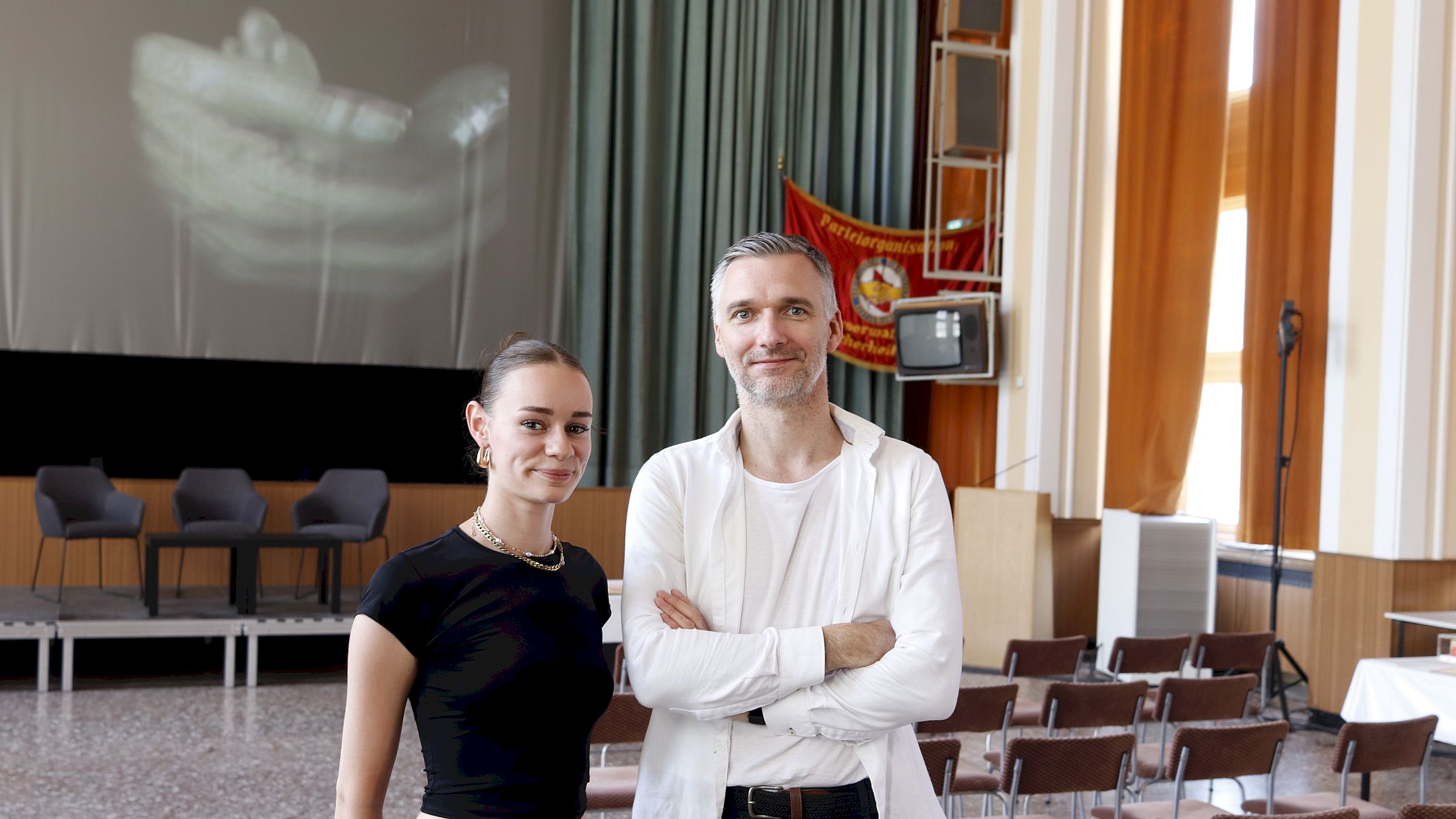 FSJlerin Elena Meis und Sven Riesel, stellvertretender Geschäftsführer der Stiftung Sächsische Gedenkstätten haben die Veranstaltung gemeinsam vorbereitet. Foto: Anton Launer