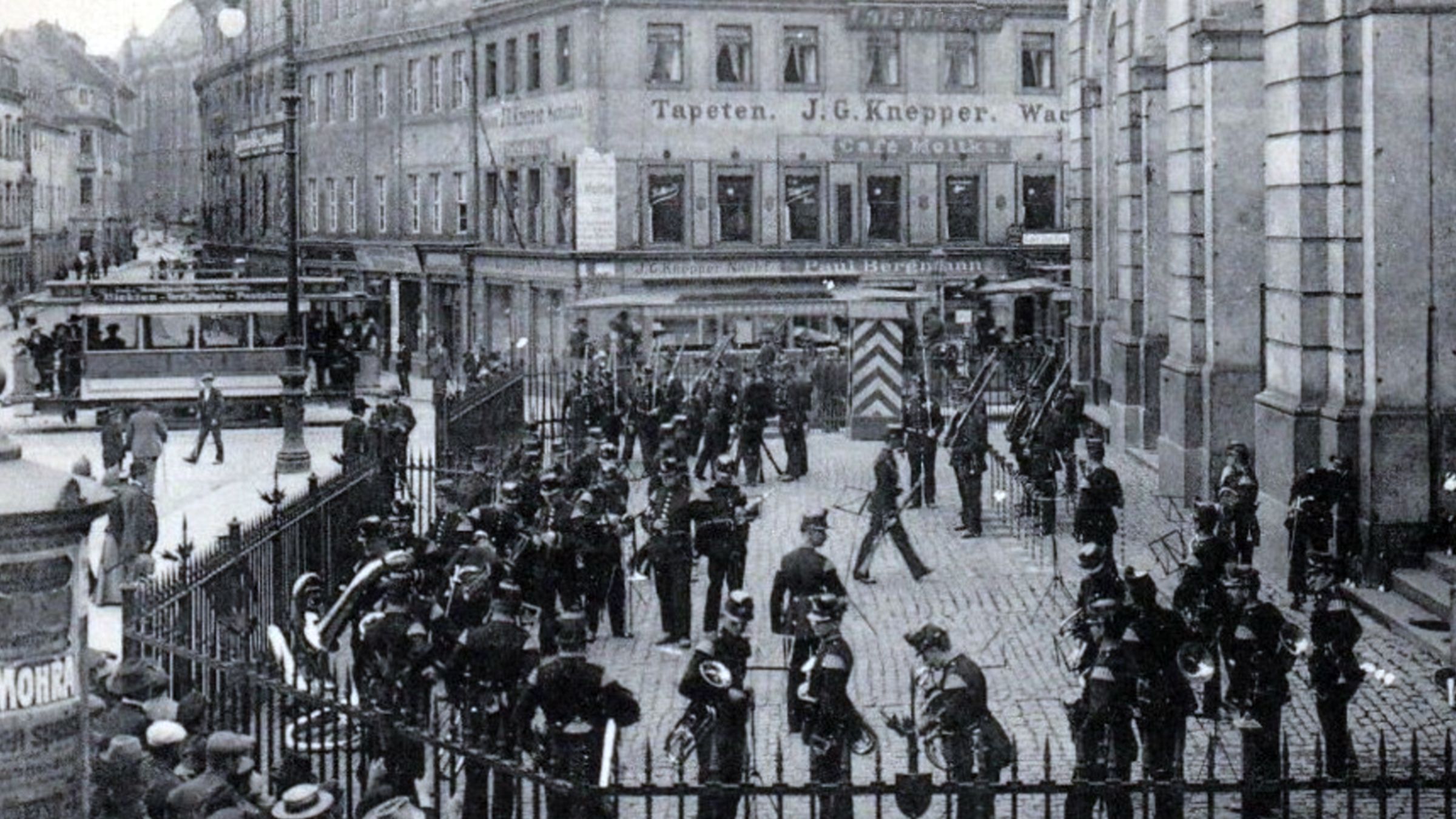 Neustädter Markt - zeitgenössische Postkarte