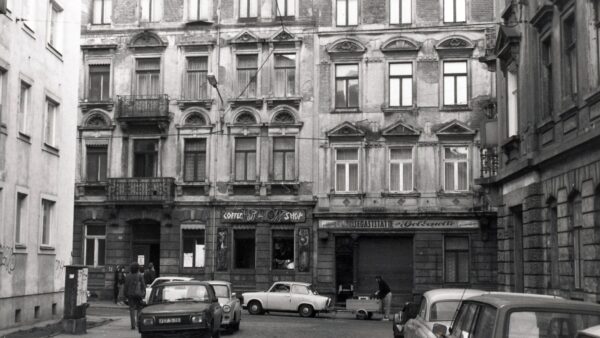 Im Café "Bronxx" auf der Alaunstraße soll der Legende nach der Gedanke zur BRN entstanden sein. Foto: Stadtteilarchiv