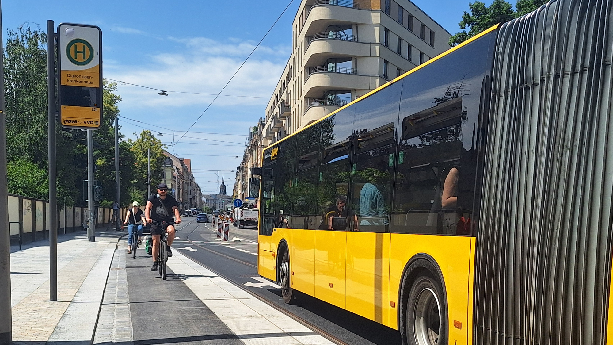 Der Radstreifen ist in die 250 Meter lange sanierte Bautzner Straße eingewoben.