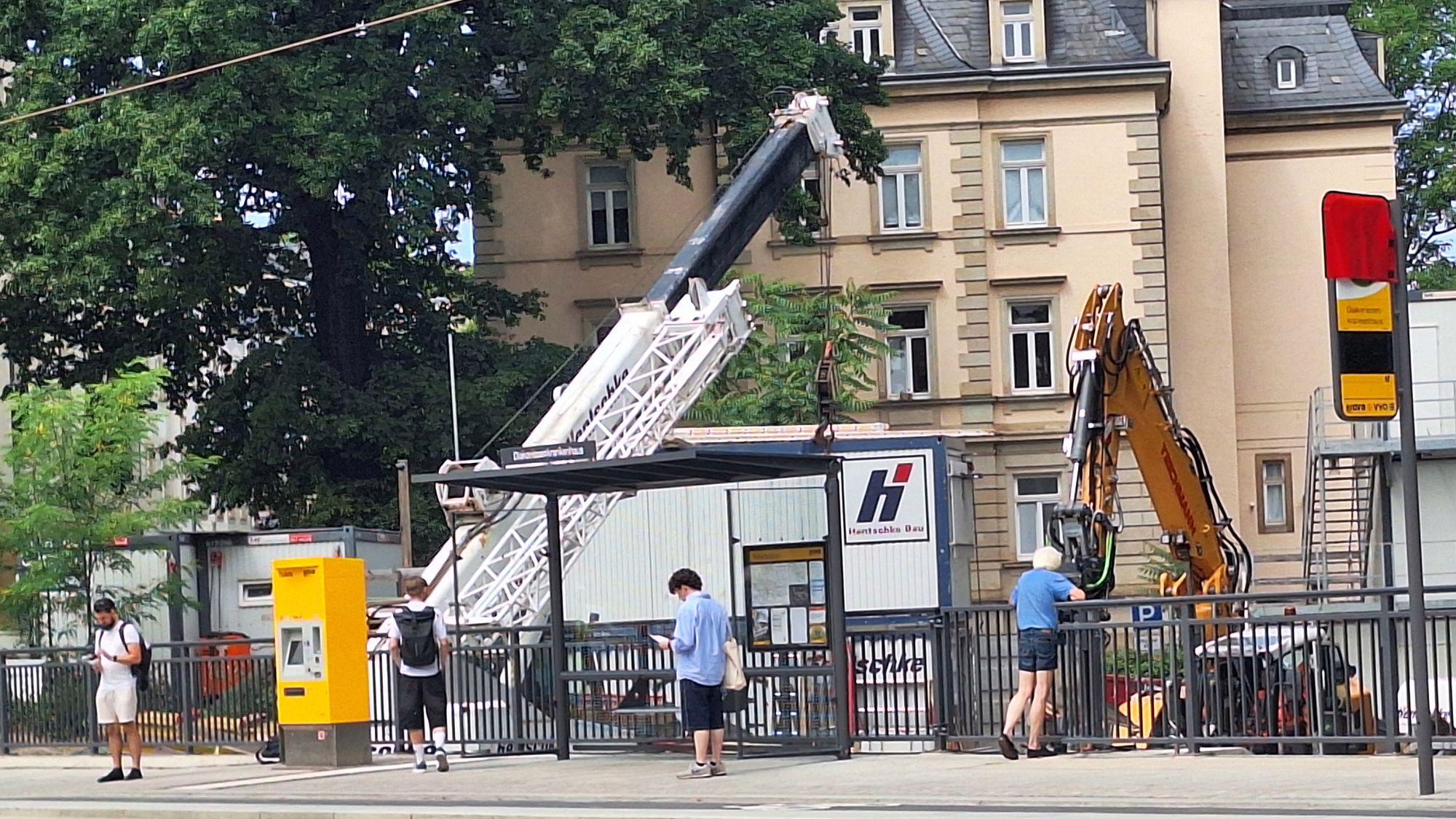 Barrierefreie Haltestellen auf der Prießnitzbrücke sowohl stadtein- als auch stadtauswärts.