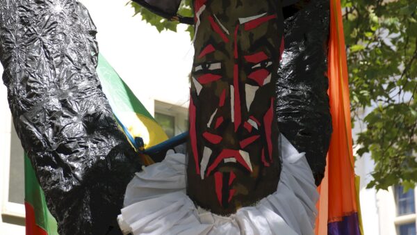 Wenn die Bäume geschmückt sind, ist Schaubudensommer. Foto: Srchiv Anton Launer