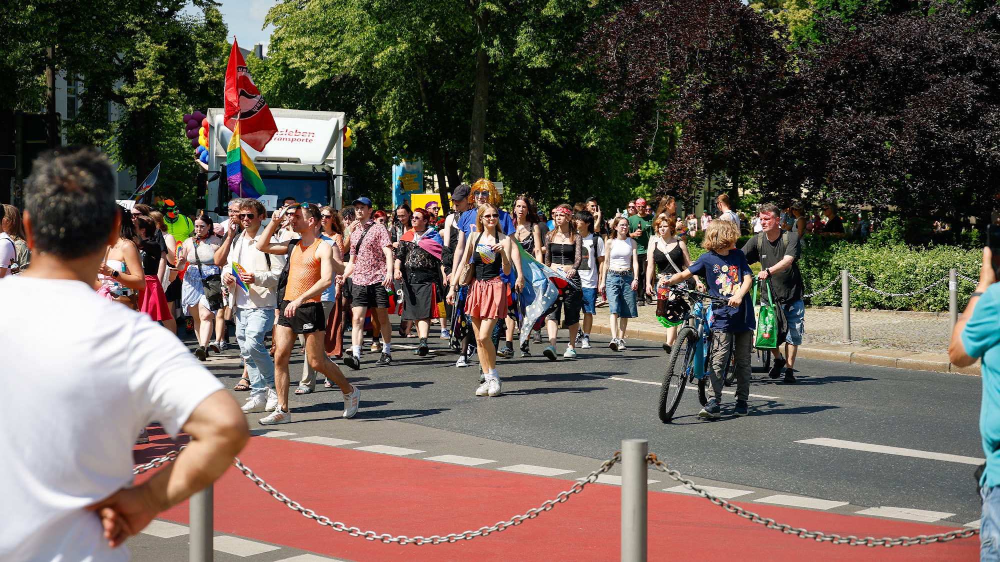 Demonstrationszug über dem Albertplatz - Foto: Florian Varga