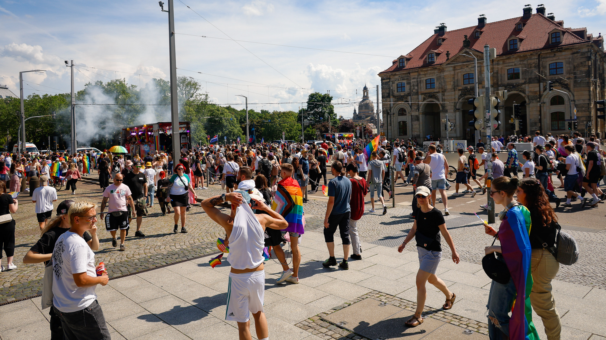 Tausende auf dem Neustädter Markt - Foto: Florian Varga