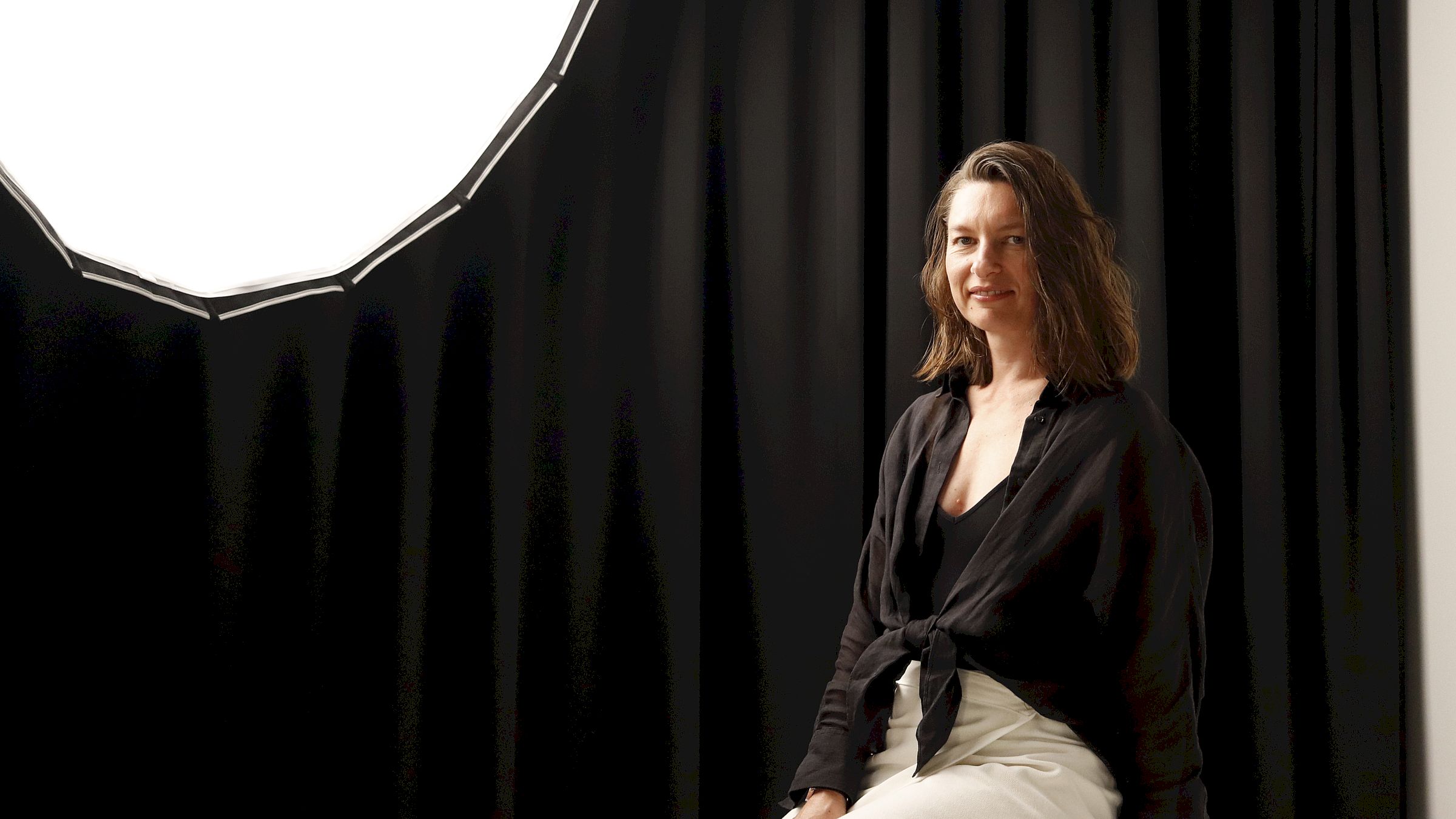 Schwarzer Vorhang - weißes Licht - kein Fotograf. Foto: Anton Launer