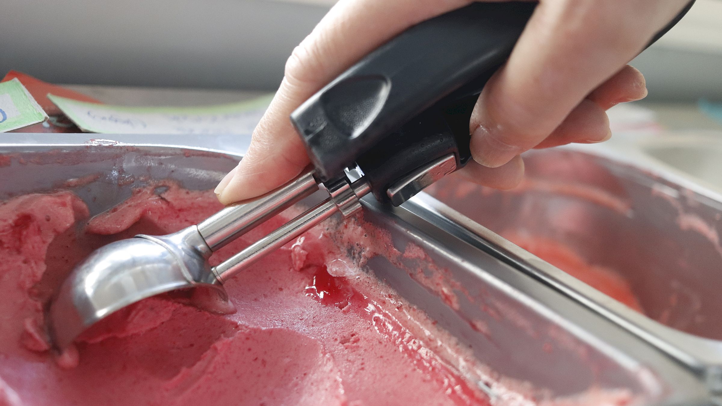 Auch wenn die Kugel 2,50 Euro kostet - der Genuss ist es wert. Foto: Anton Launer