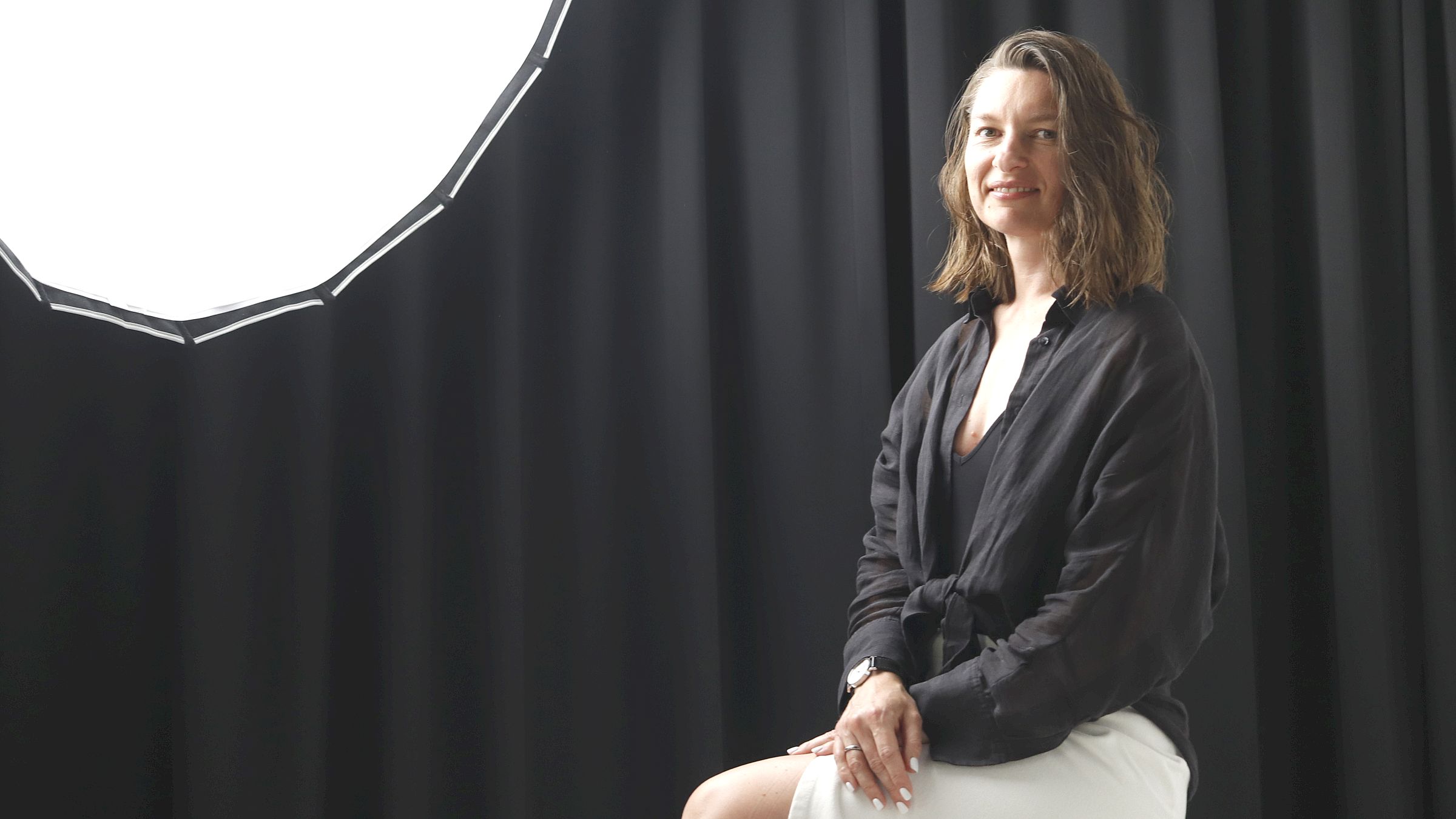 Schwarzer Vorhang - weißes Licht - kein Fotograf. Foto: Anton Launer