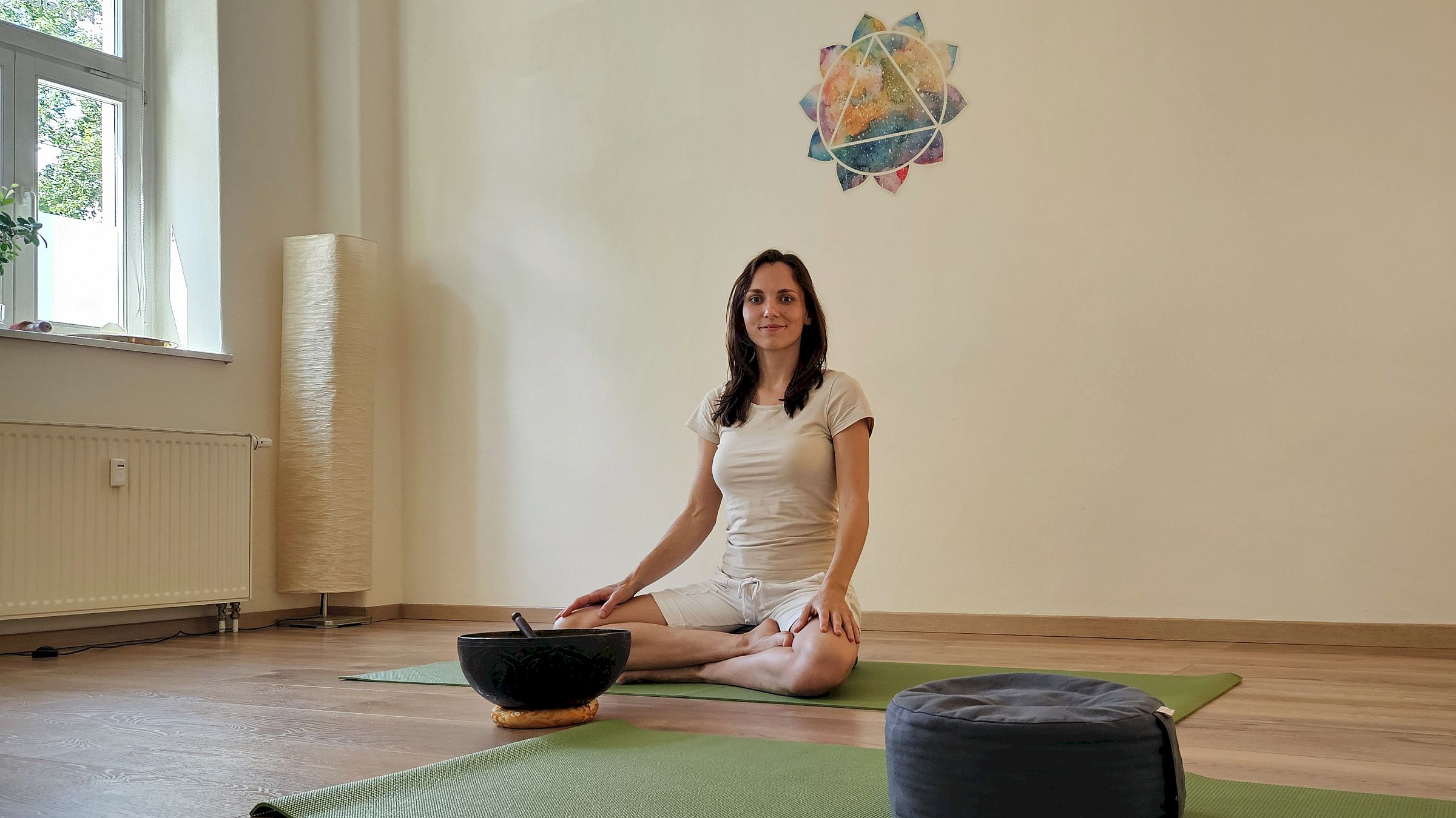 Neben der Physio gibt es auch Yoga-Kurse - auch als Krankenkassenleistung - Foto: Anton Launer