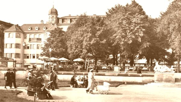 Narrenhäus'l an der Augustusbrücke - zeitgenössische Postkarte - gefunden auf www.altesdresden.de