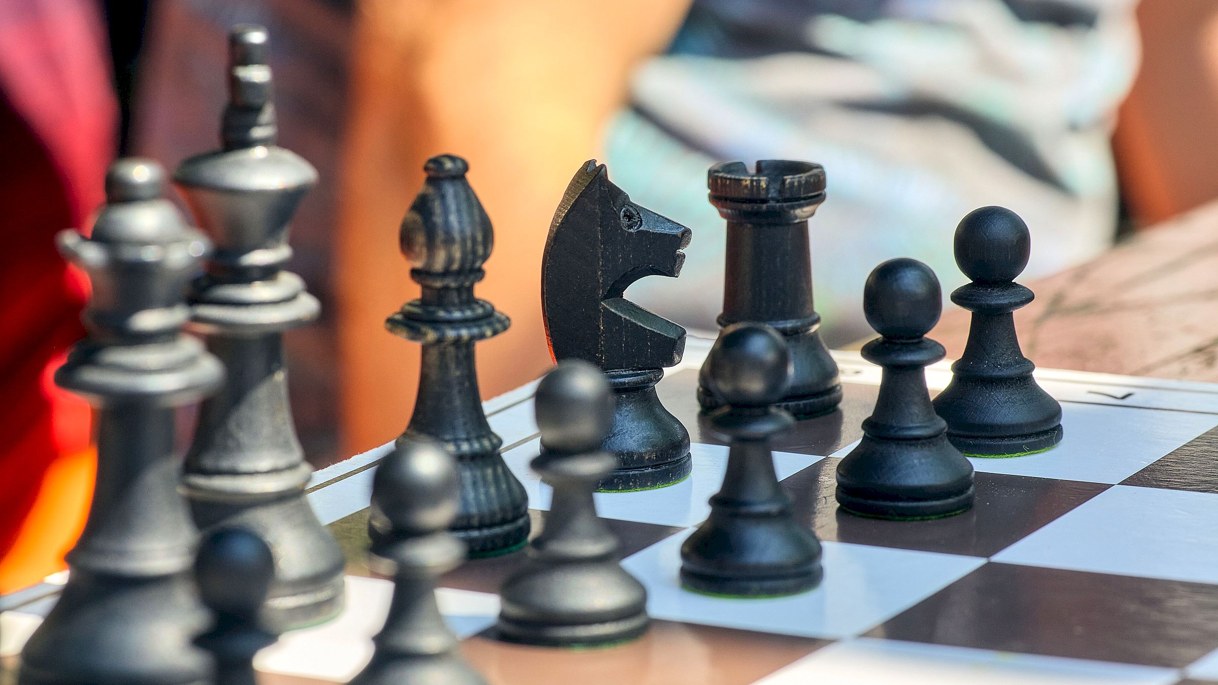 Gespielt wird mit 32 Figuren auf 64 Feldern - zumindest am Anfang. Foto: Scheune/Robby Klee