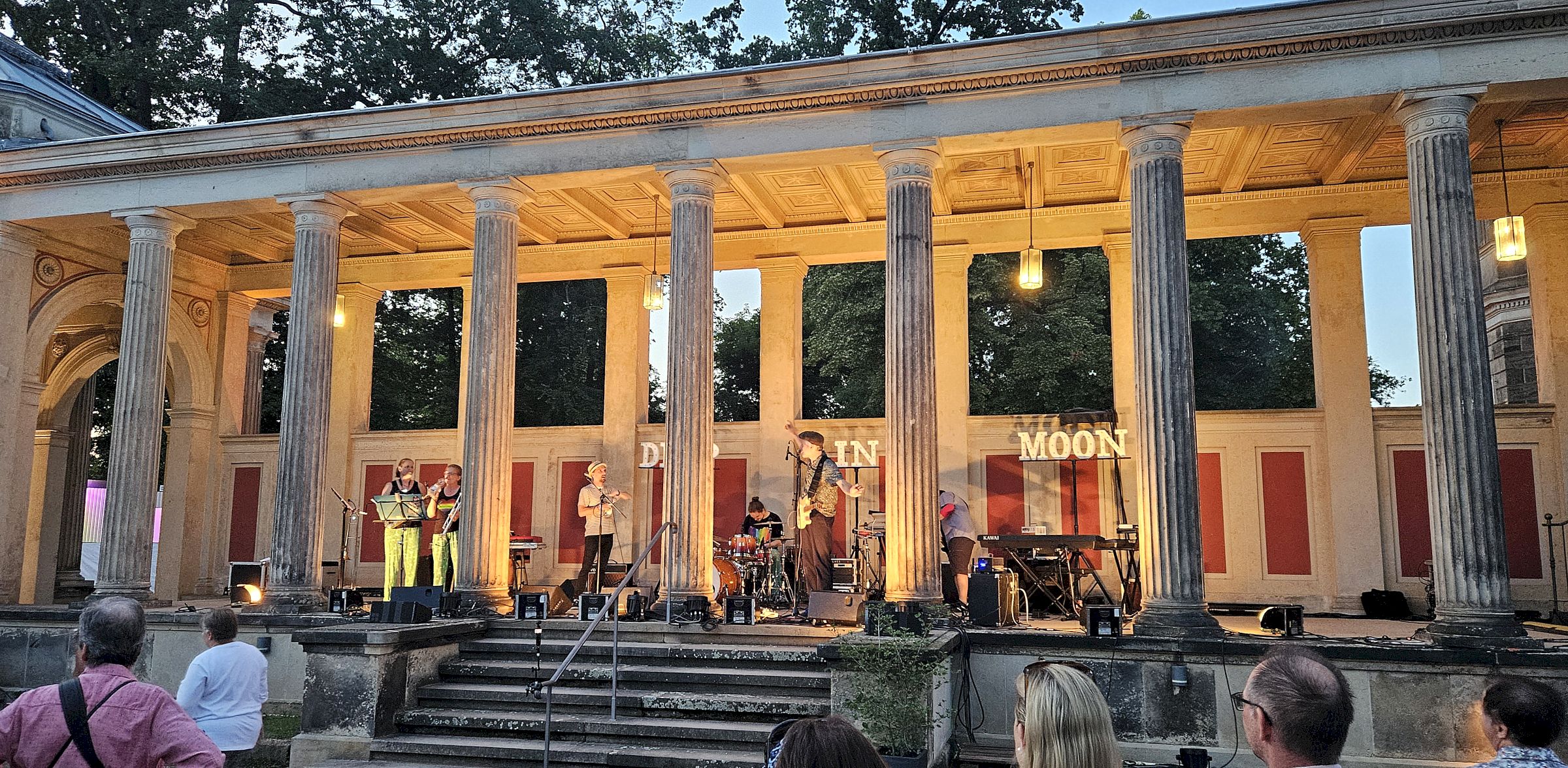 Sorgten für schmucken Ska- und tanbaren Punk-Sound:  Die Pyjamas. Foto: Anton Launer