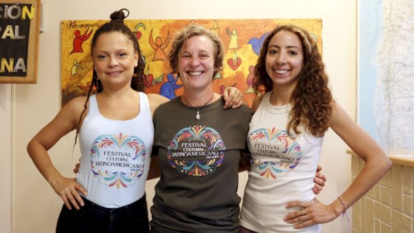 Drei vom Organisationsteam: Gloria, Emilce und Elizabeth - Foto: Anton Launer