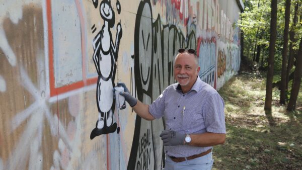 Hat eine Ameise gesprüht. Stadtbezirksamtsleiter André Barth - Foto: Anton Launer