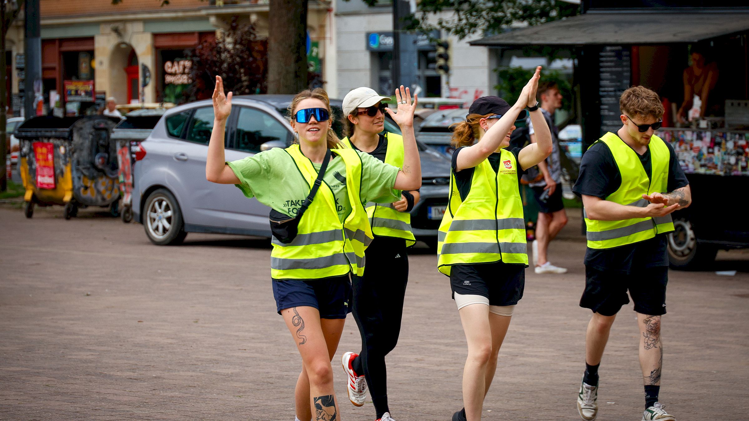 Da Max nicht wirklich selber laufen wollte, gab es eine Spendenlaufgruppe. Foto: Florian Varga