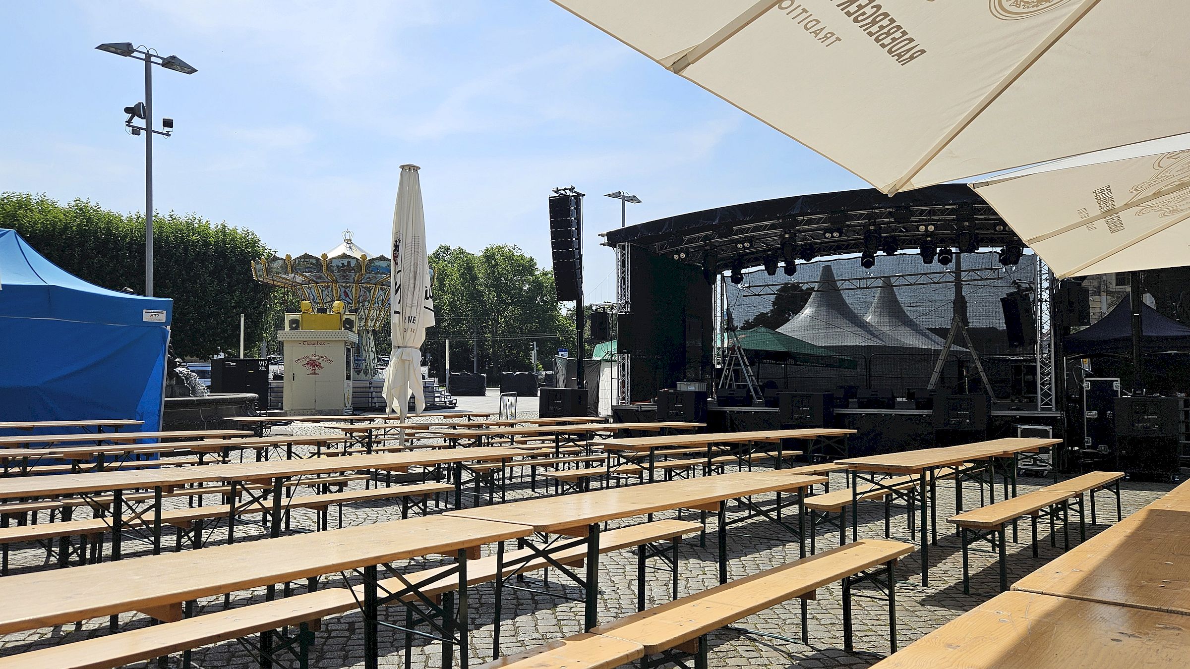 Gleich geht's los: Stadtfest in Dresden. Am Goldenen Reiter mit einem erlesenen Musik-Programm. Foto: Anton Launer