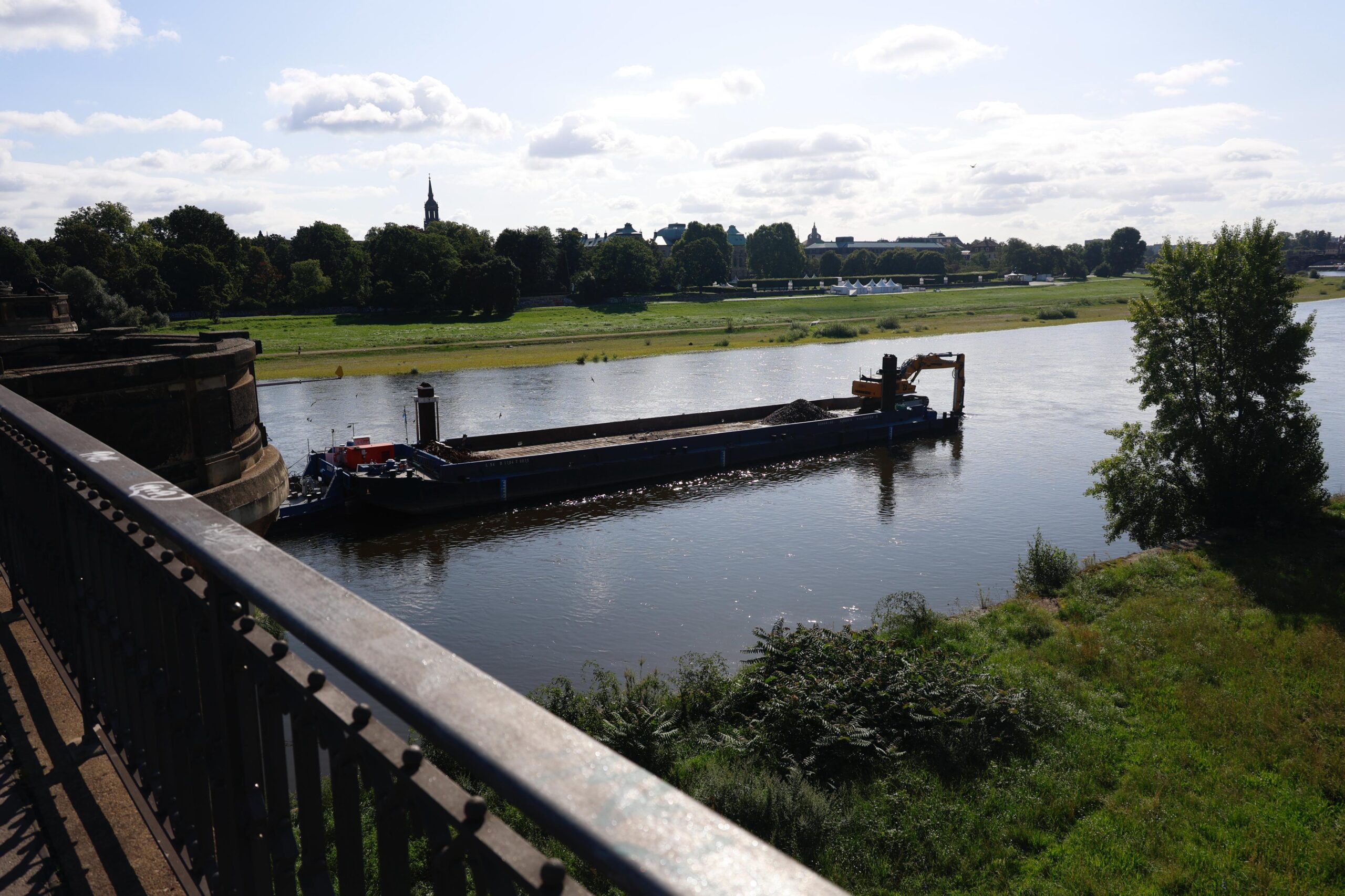 Domarin parkt an der Marienbrücke. Foto: Florian Varga 
