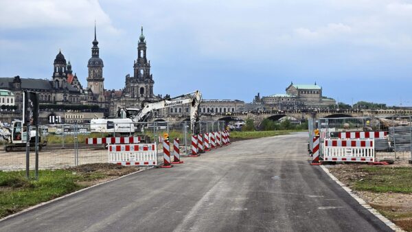 Der Elberadweg ist wieder frei. Foto: Anton Launer