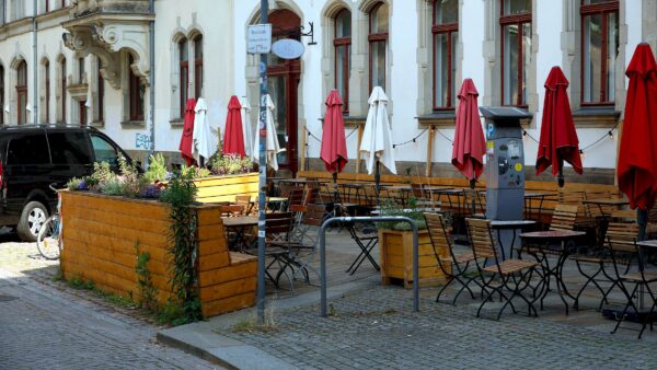 Ausgezeichnetes Parklet an der Glocke am Martin-Luther-Platz - Foto: Florian Varga