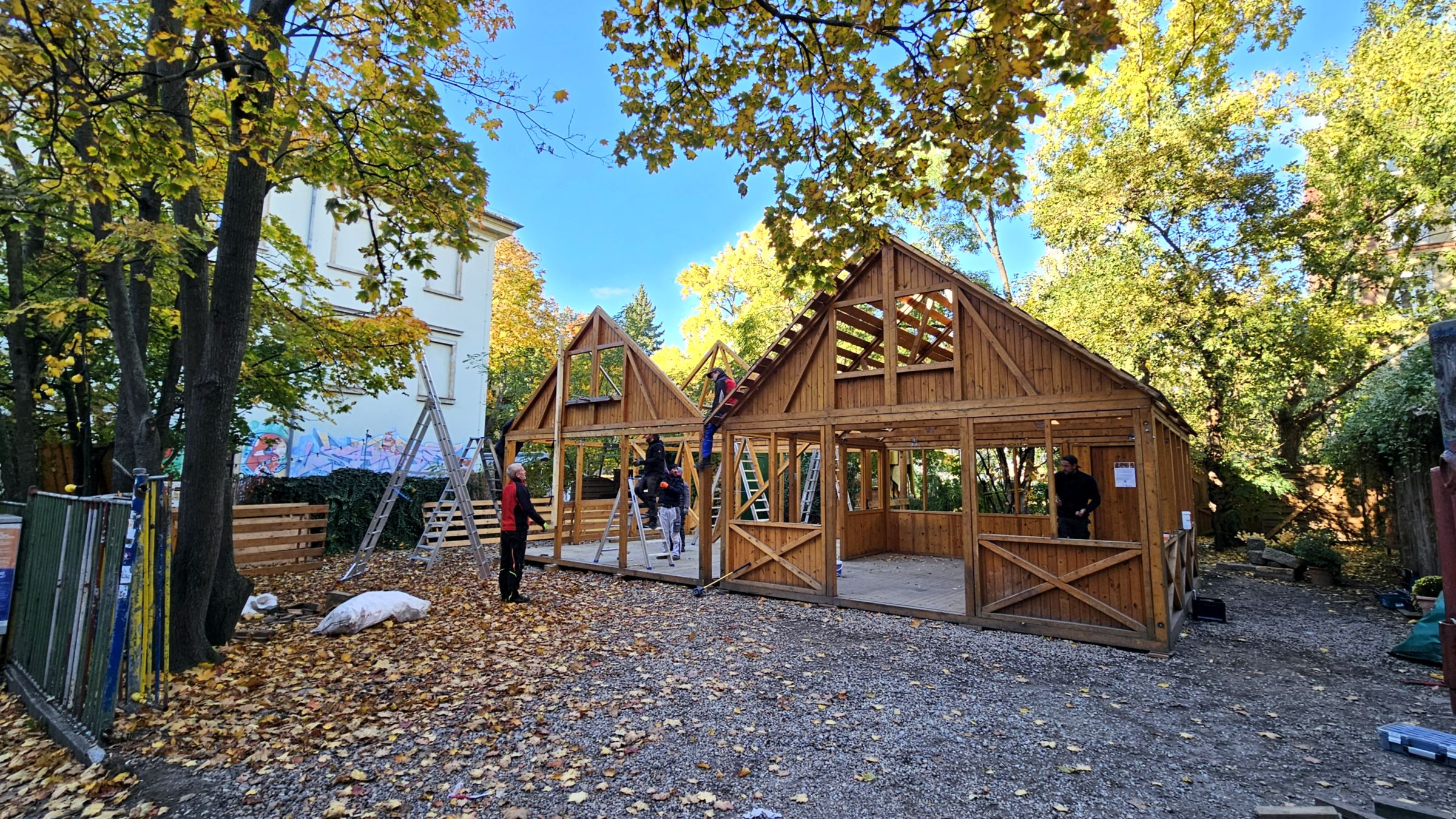 Seit dieser Woche wird die Winterhütt'n aufgebaut. Foto: Anton Launer