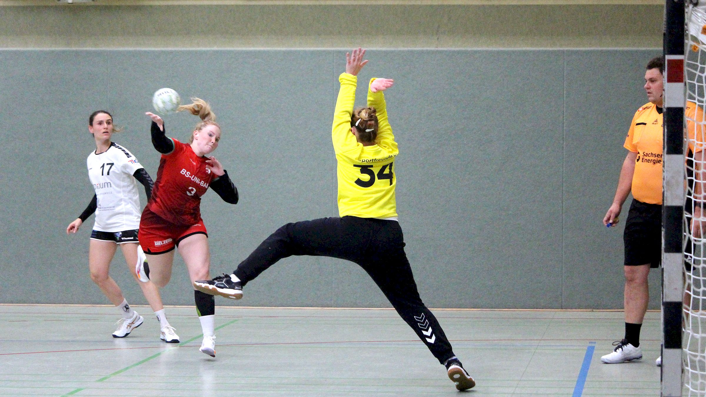 Auch dank der starken Leistung von Kelly Weiß im Tor stehen die Sportis nun in der 2. Pokalrunde - Foto: Sportfreunde 01