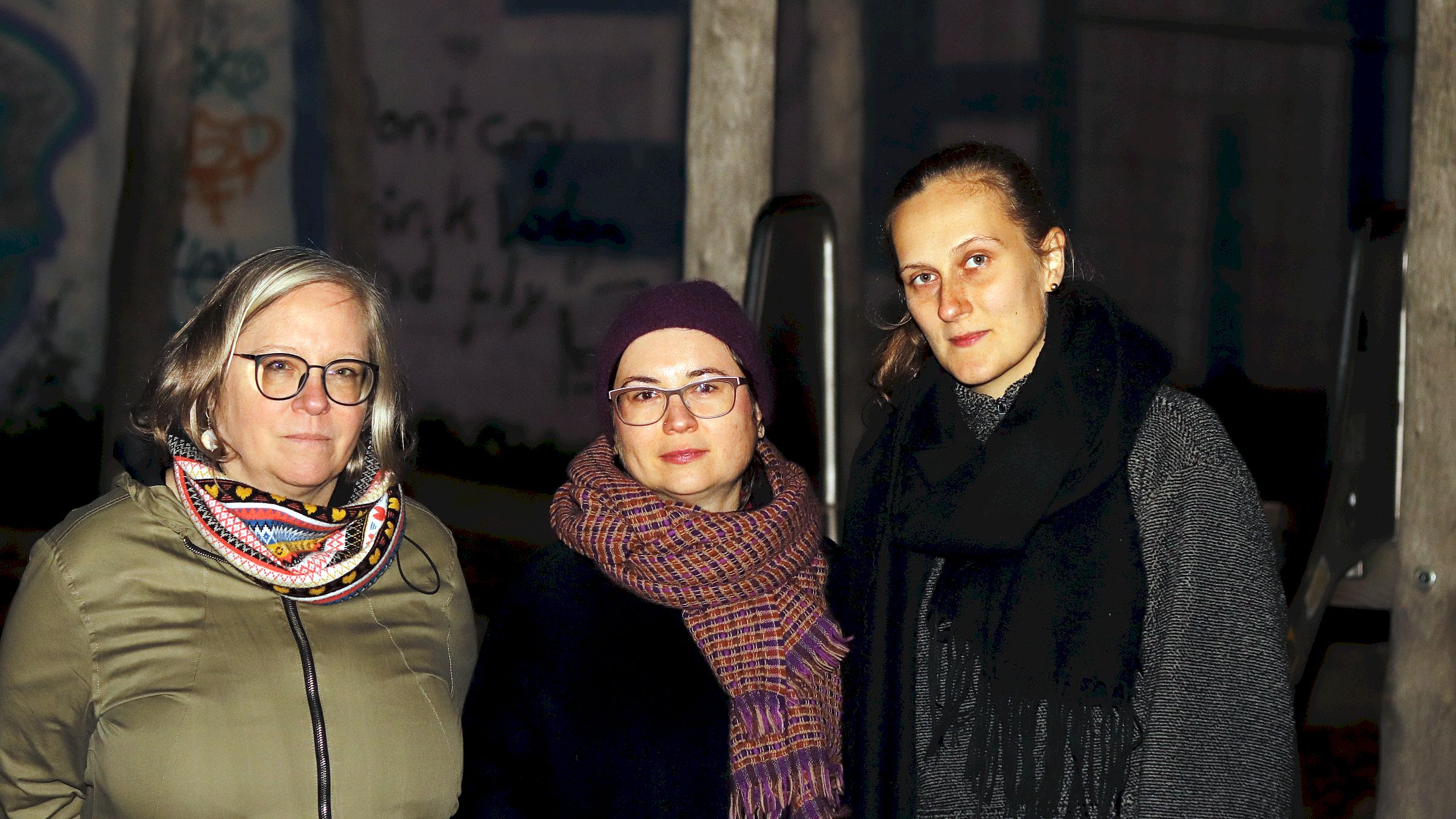 Wünschen sich mehr Licht fürs Louisengrün: Stadträtin Ulla Wacker und die Stadtbezirksbeirätinnen Tina Siebeneicher und Hanna Ogrzewalla - Foto: Anton Launer