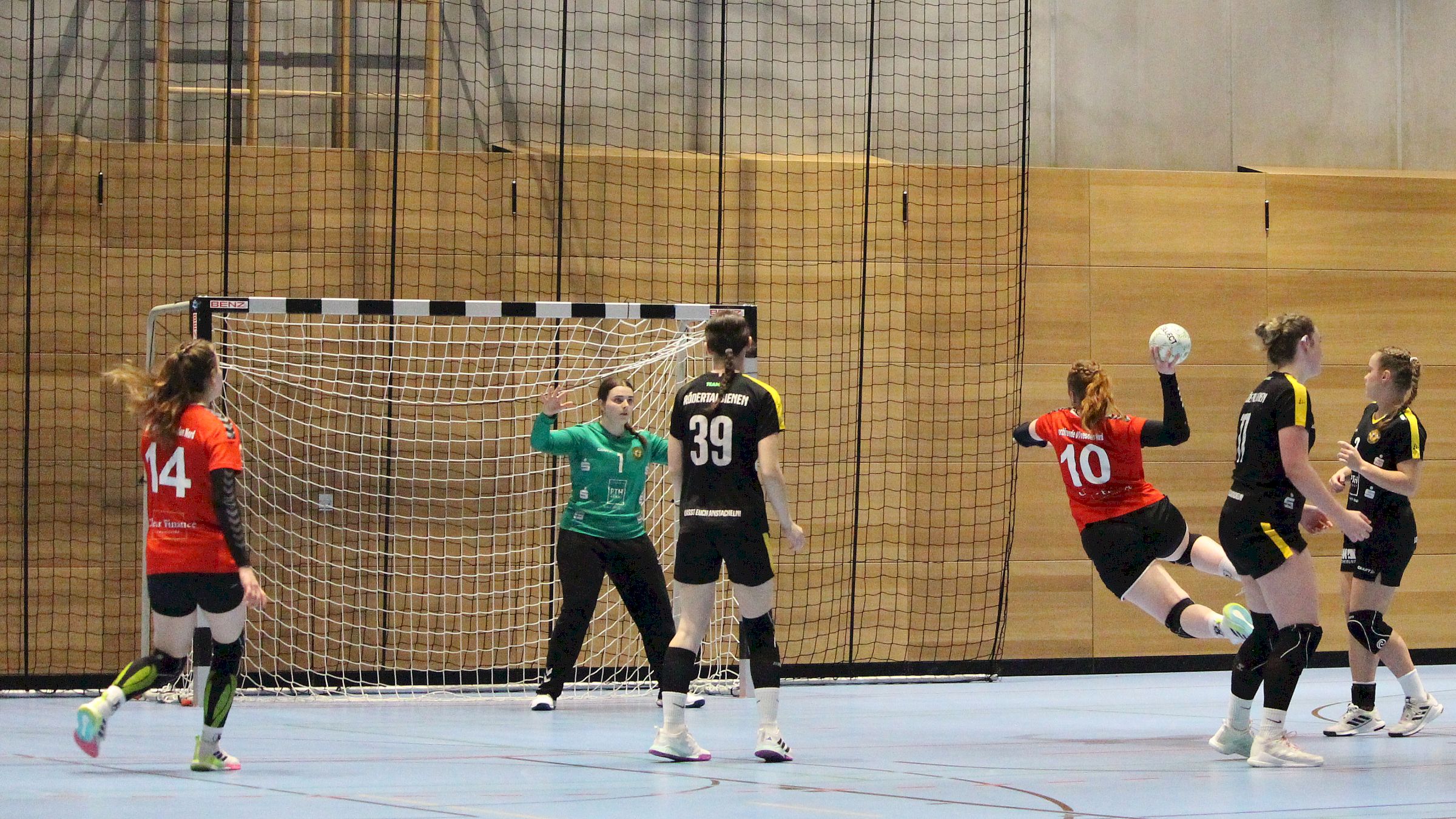 Die erste Saisonniederlage für die Rödertalbienen - Foto: Sportfreunde 01