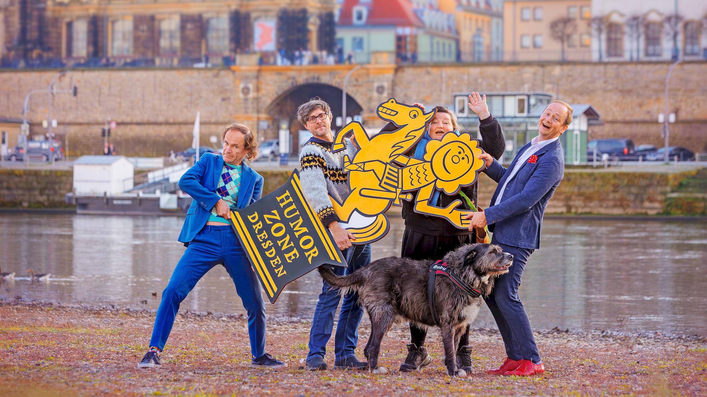 Olaf Schubert (Schirmherr), Christoph Walther (Zärtlichkeiten mit Freunden), Goldener (Reiter), Balu (Hund), Anna (Mateur)  und Christoph Reuter (Piano) v.l. Foto: Amac Garbe