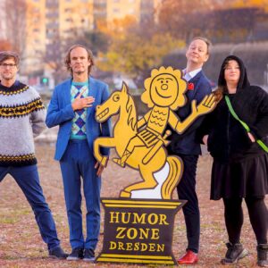 Christoph Walther (Zärtlichkeiten mit Freunden), Olaf Schubert (Schrimherr), Goldener (Reiter), Christoph Reuter (Piano) und Anna (Mateur) v.l. Foto: Amac Garbe