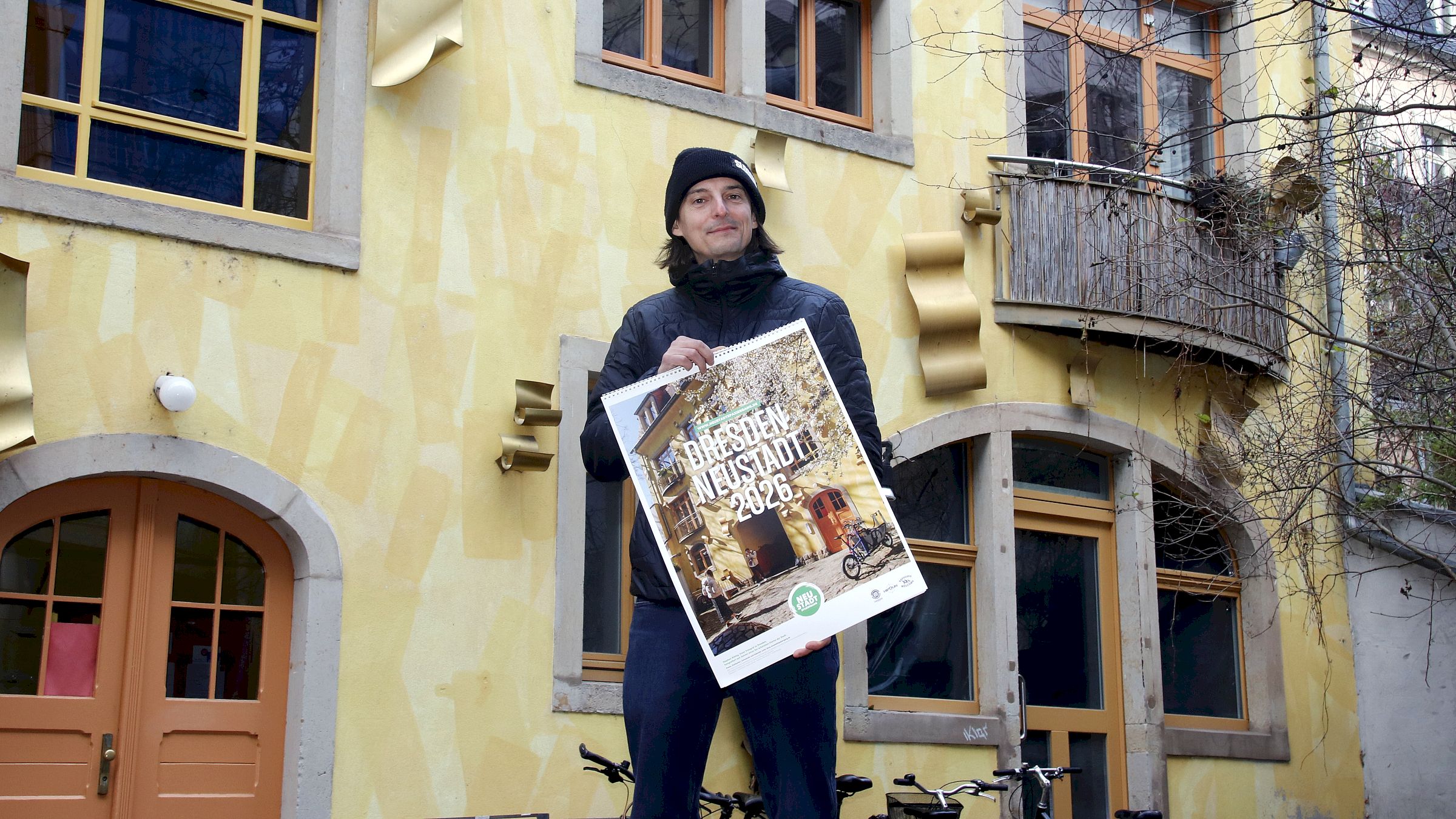 Für das Titelbild hat Stephan Böhlig Menschen beim Fotografieren im Kunsthof fotografiert. Foto: Anton Launer