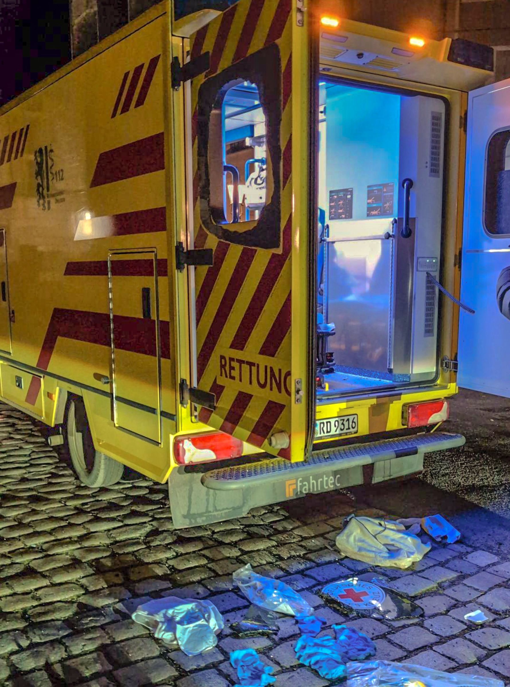 Beschädigter Rettungswagen der Dresdner Feuerwehr auf der Paul-Schwarze-Straße - Foto: Feuerwehr Dresden