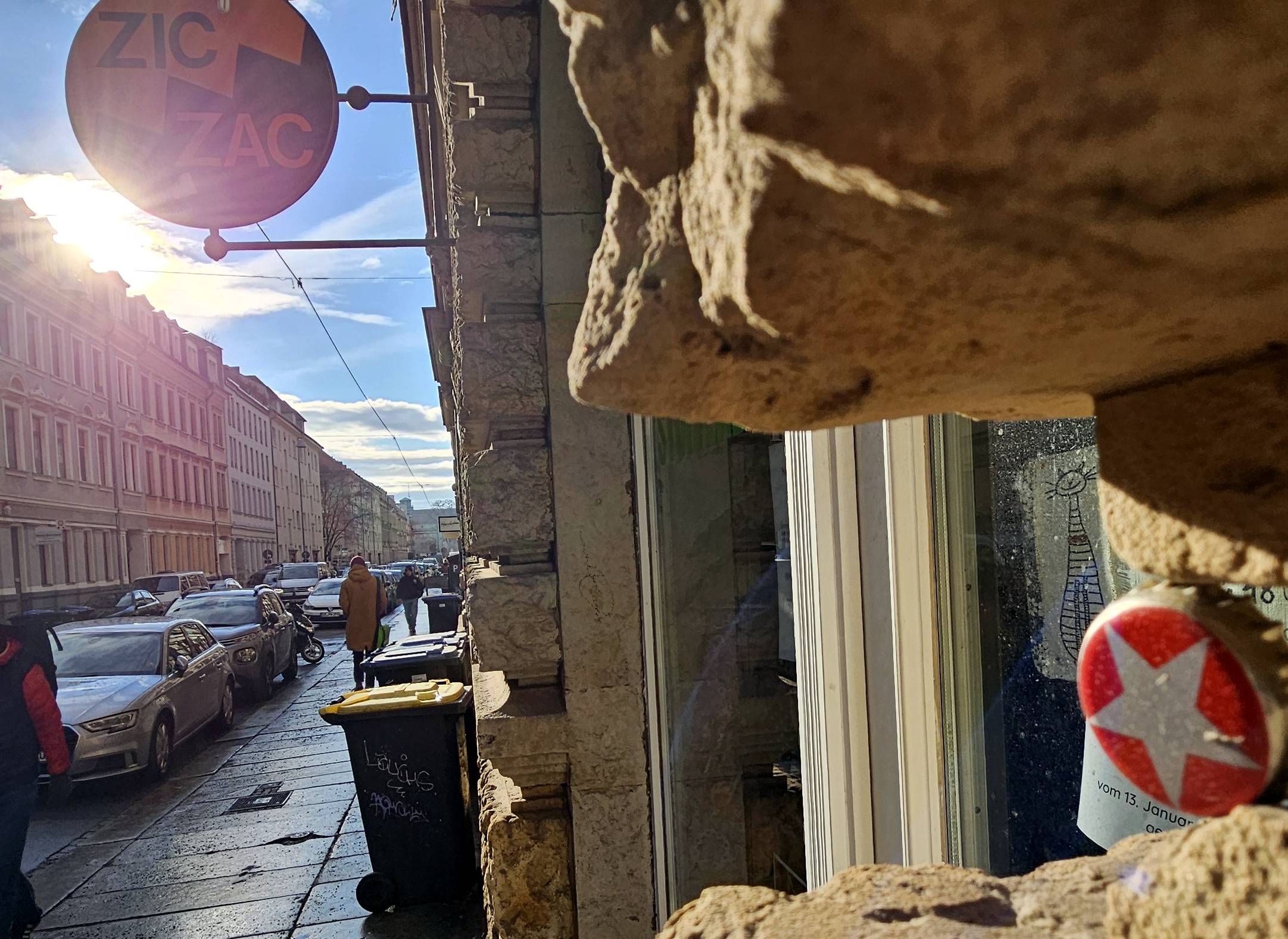 Frühling liegt in der Luft. Sonnenschein und Temperaturen zum Jackeöffnen. Foto: Anton Launer