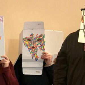 Gruppenbild mit Masken - Unschule für Kunst-in-Dresden - Foto: Institut für Gute Laune