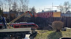 Die neue Behelfsbrücke ist eine sogenannte Fachwerk-Stahlbrücke. Foto: Anton Launer