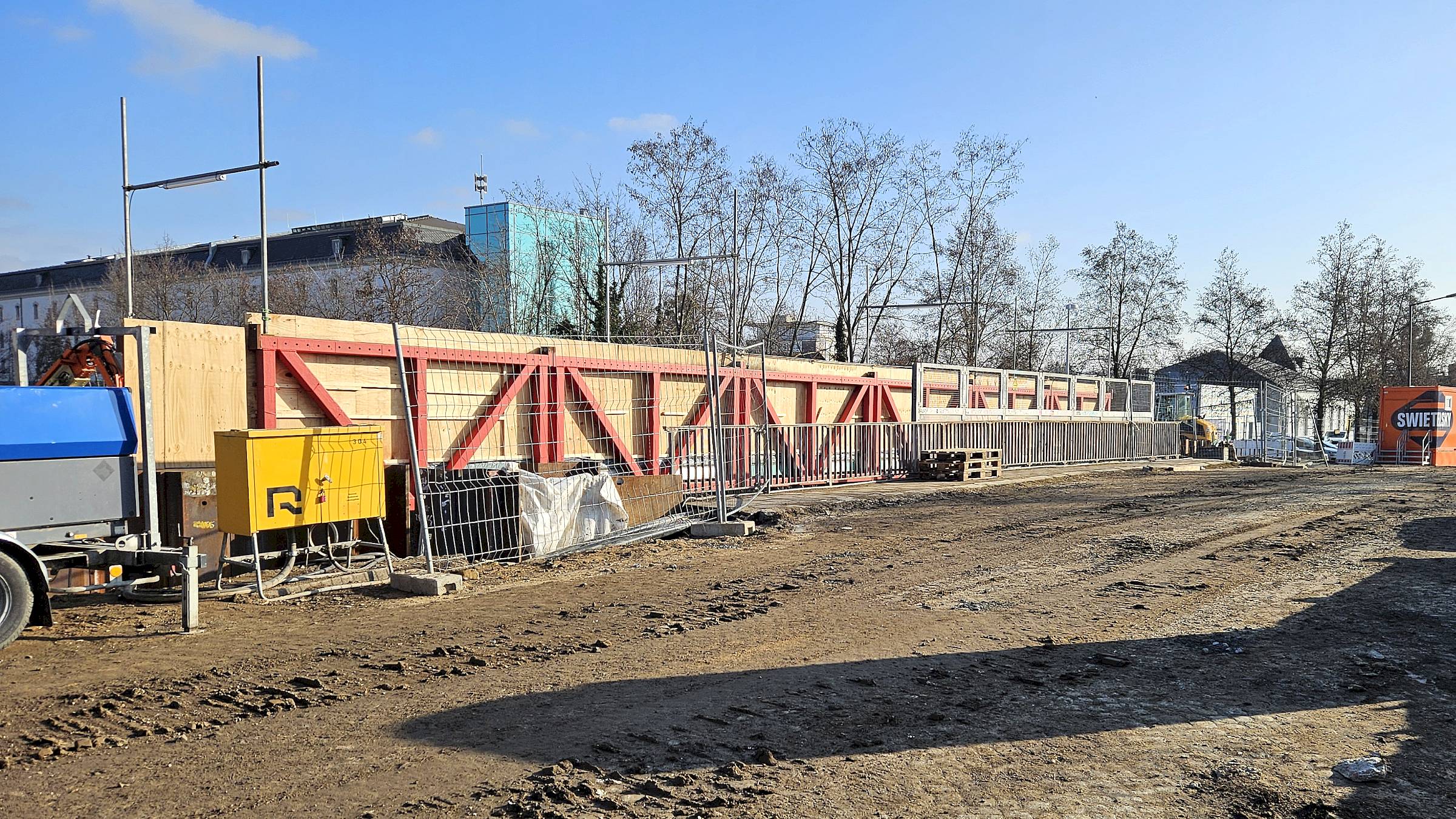 Die alte Brücke soll dann im April abgerissen werden. Foto: Anton Launer