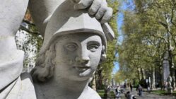 Die Bildhauerei auf der Hauptstraße - Foto: Anton Launer