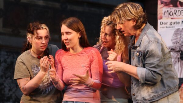 Fünf Frauen erben ein marodes Theater und beschließen, die bröckelnde Spielstätte zu retten. Foto: pauliruine