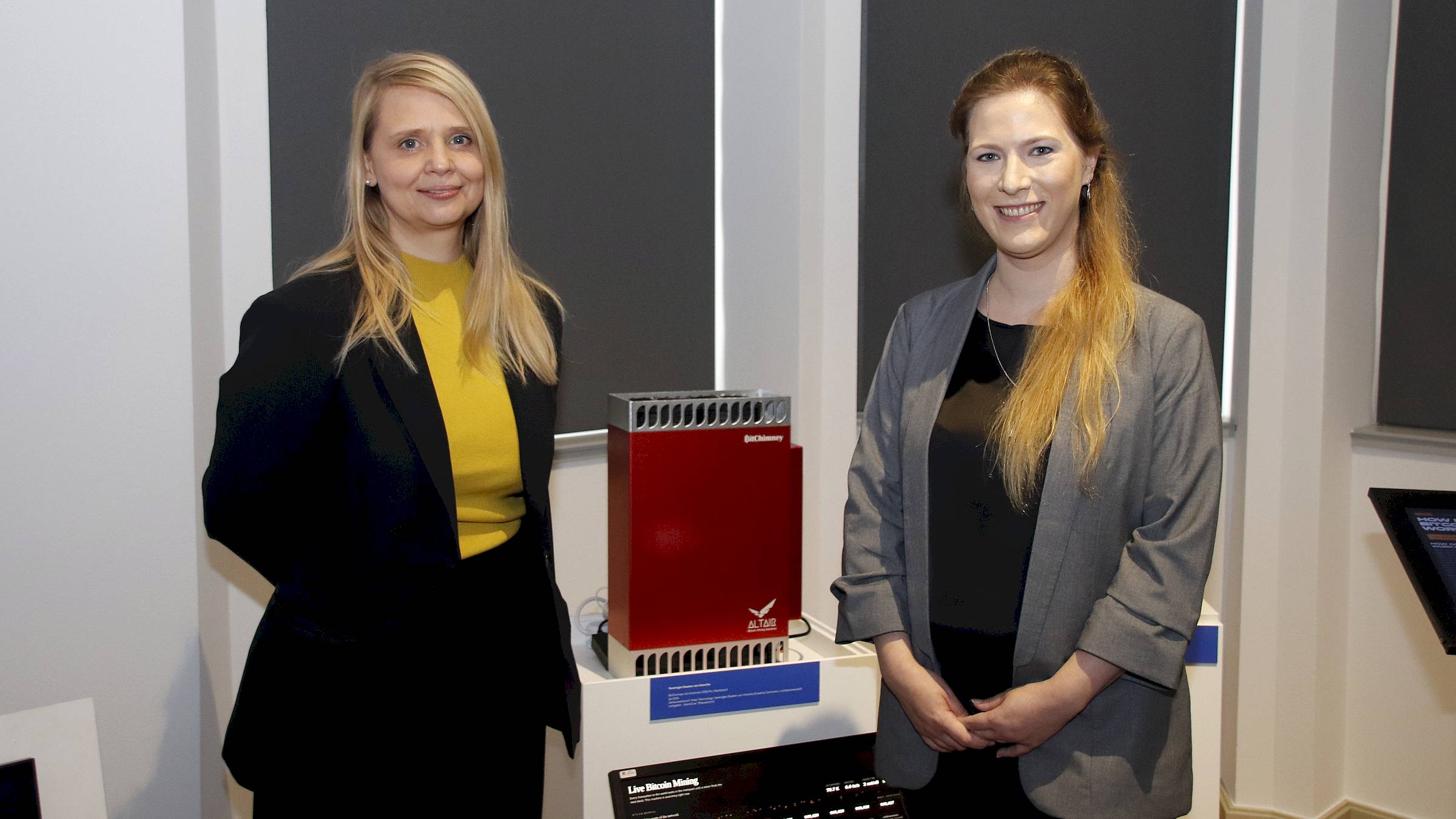 Haben gemeinsam die Ausstellung im Münzkabinett entwickelt. Direktorin und Kuratorin Sylvia Karges und Co-Kuratorin Stefanie Baars. Foto: Anton Launer