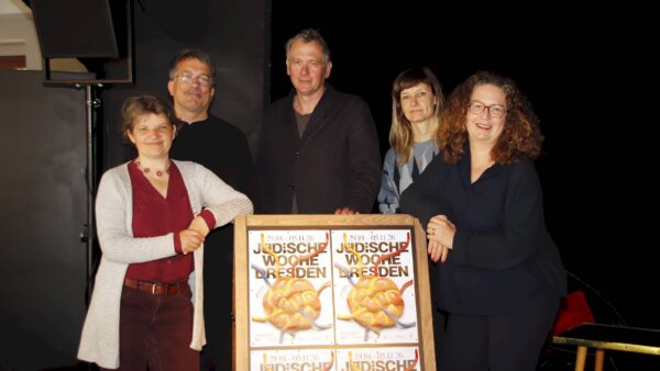 Das Team der "Jüdischen Woche": Vereinsvorsitzende Marianne Steinhagen, verantwortlich für die Bildungsarbeit - Jörg Flachowsky, Soci-Chef Stephan Hoffmann, Produktionsleitung Juliane Hanka, Valentina Marcenaro -Künstlerische Leitung. Foto: J. Frintert